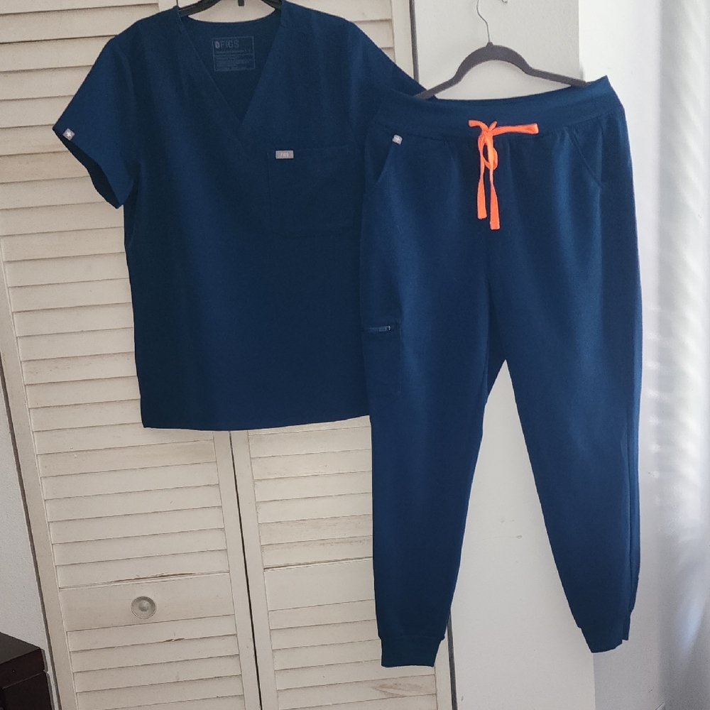 FIGS CARRIAN BLUE  Scrub Set with Orange Drawstring. Small Top And A Medium.